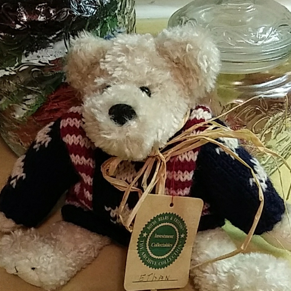 Boyds collectable bear Ethan. Red whit abd blue sw